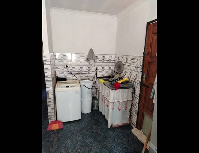 2 BEDROOM HOUSE FOR SALE IN LENASIA SOUTH